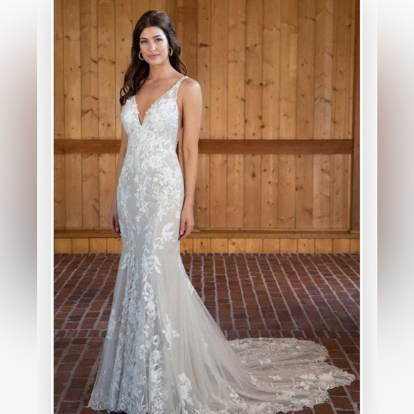 Wedding Dress, Essence of Australia, size 14 - Picture 3 of 9